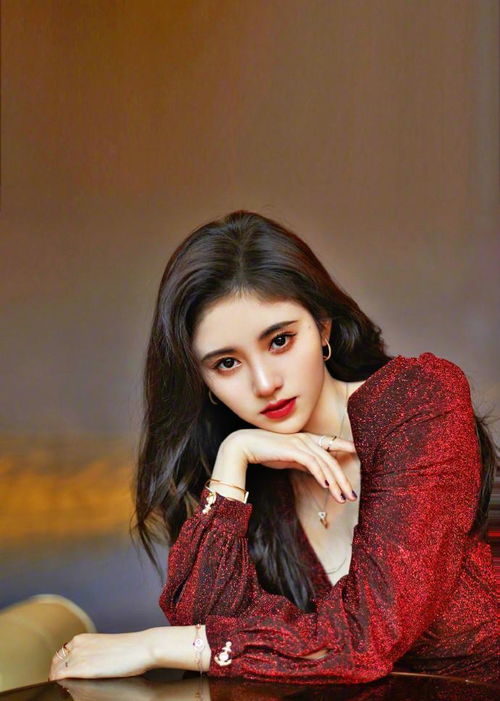 鞠婧祎擺拍圣誕禮物,網友 你漂亮的顏值就是最好的禮物