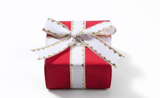 大學生創業,抓住商機開禮品公司,年收入突破百萬元